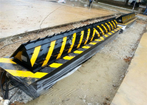 Controle do veículo Bloqueador de estradas eletrodinâmico hidráulico de elevação automática com comando PLC de carga por eixo de 70T e operação remota